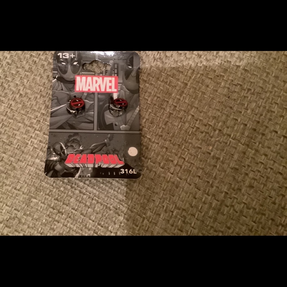 Marvel’s Deadpool stud earrings
